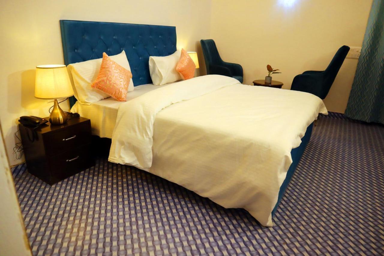 Jay Ally - Boutique Hotel Új-Delhi Kültér fotó
