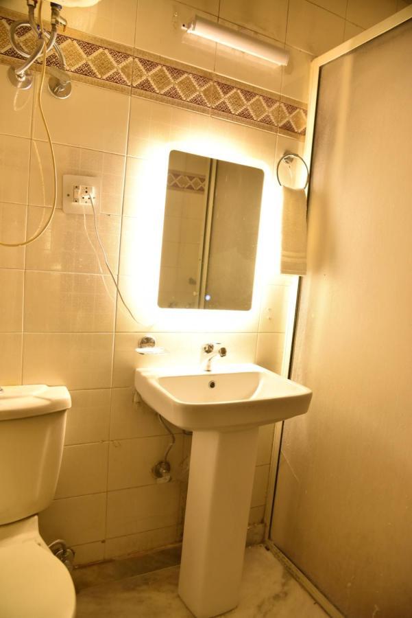 Jay Ally - Boutique Hotel Új-Delhi Kültér fotó